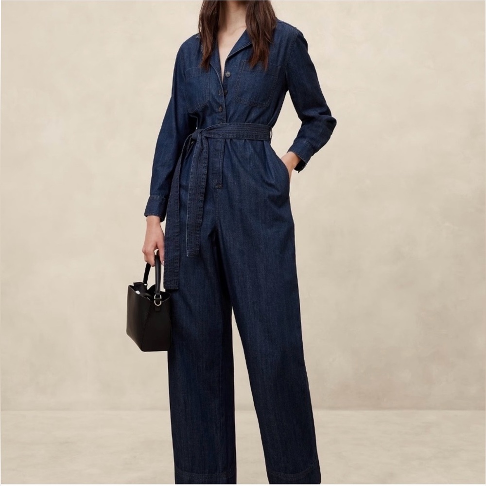 Banana Republic Dark Blue Denim Jacket. Size XXS